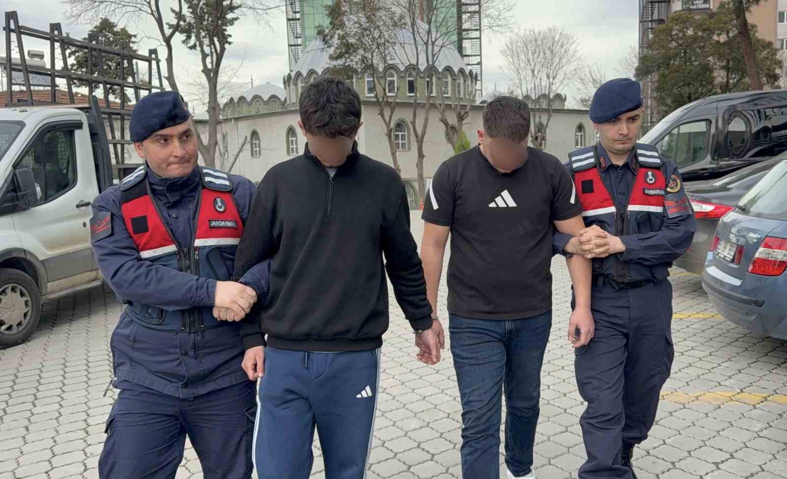 Banyoda tavan arasına gizlenen 7 bin uyuşturucu hap ele geçti