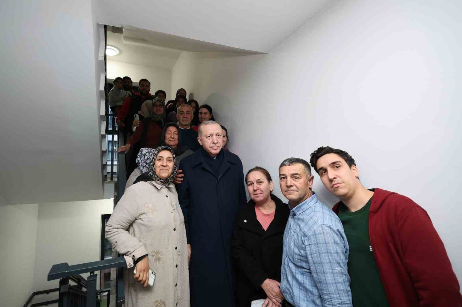 Cumhurbaşkanı Erdoğan ve Devlet Bahçeli’den depremzede aileye ziyaret