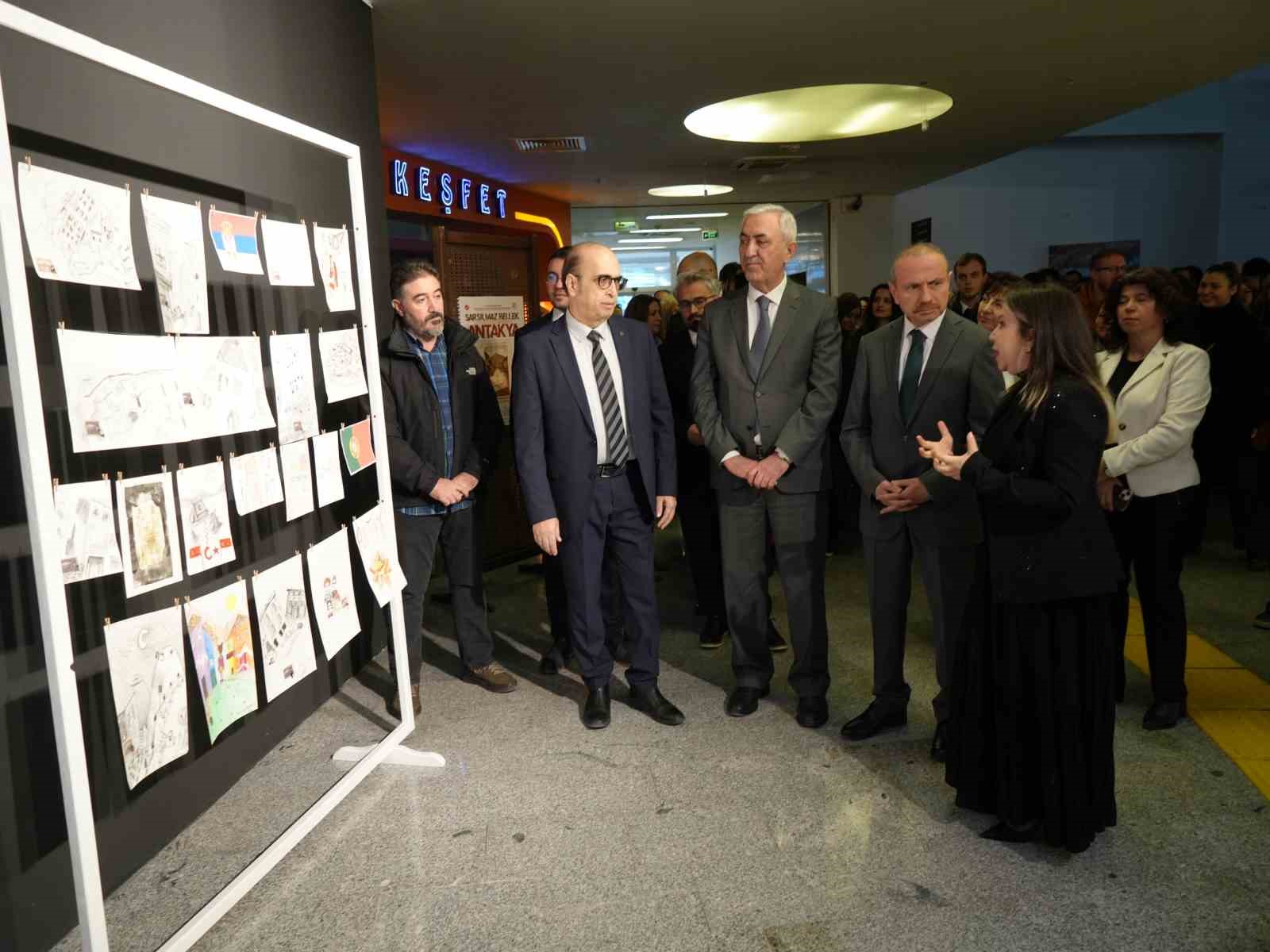 30 ülkeden 350 sanatçı posta sanatıyla 