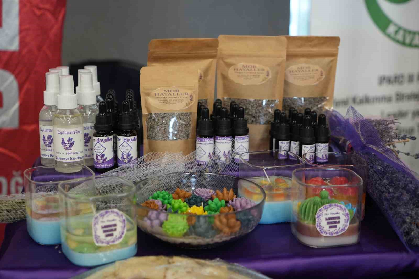 Lavanta kadınların elinde çeşitli ürünleri dönüşüyor: Yağ, mum, kolonya