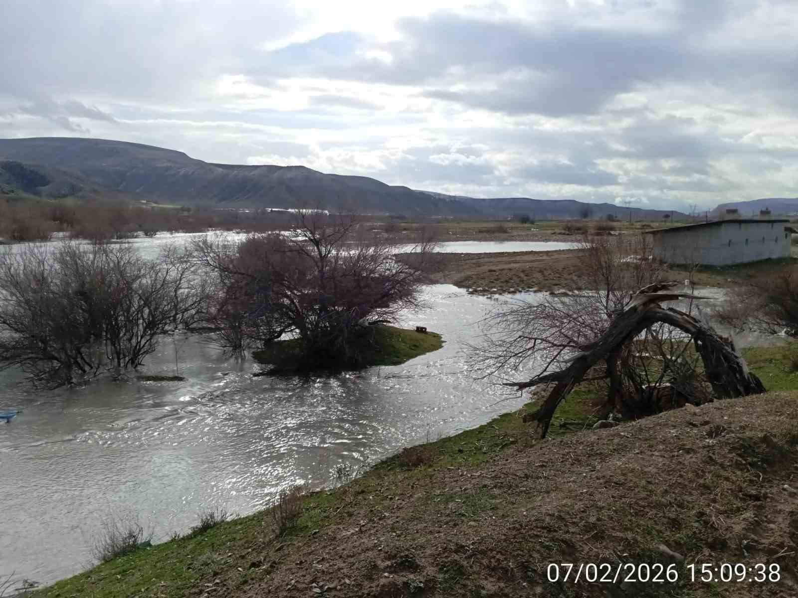 Beypazarı’nda ekili araziler sular altında kaldı
