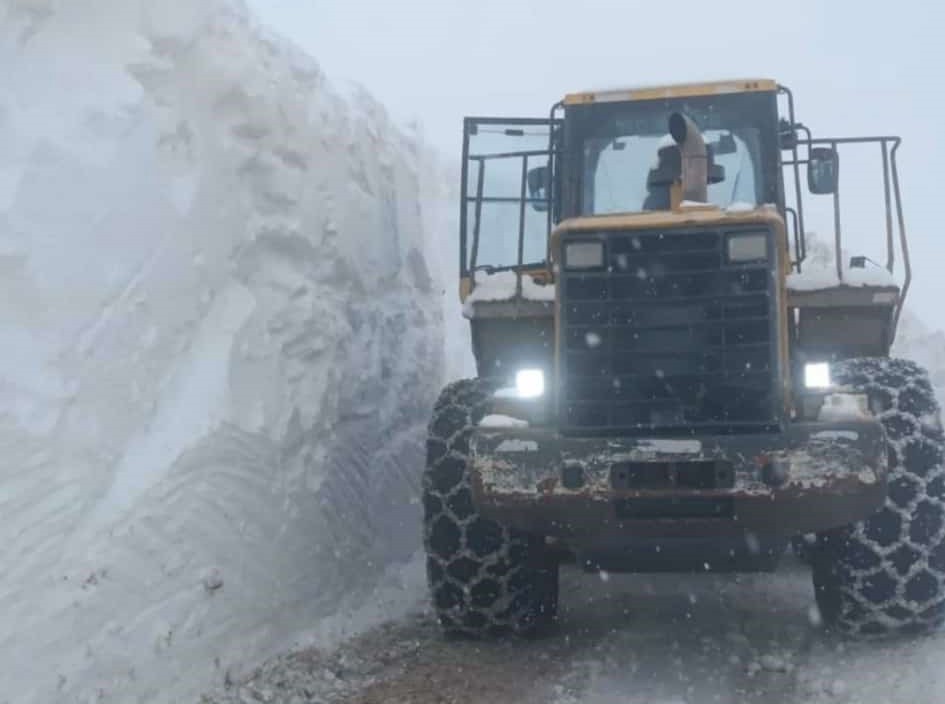 Hizan’da çığ tehlikesi nedeniyle karla mücadele çalışmaları durduruldu