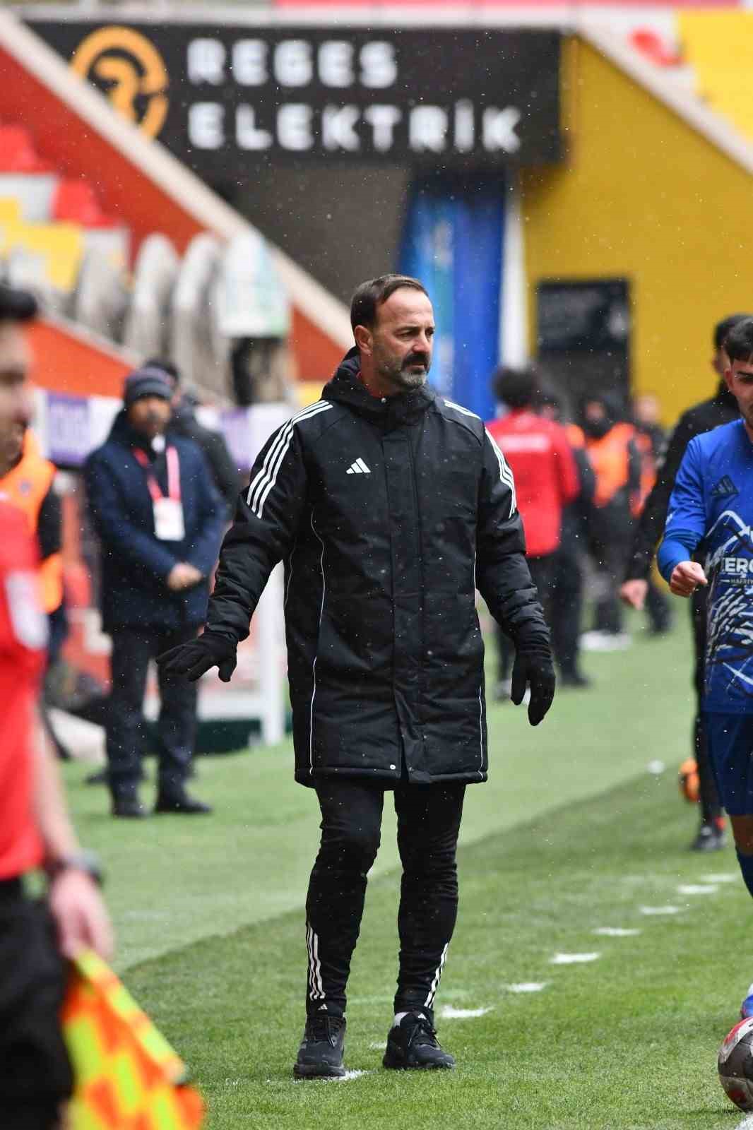 Erciyes 38 FK Teknik Direktör Adem Çak: 