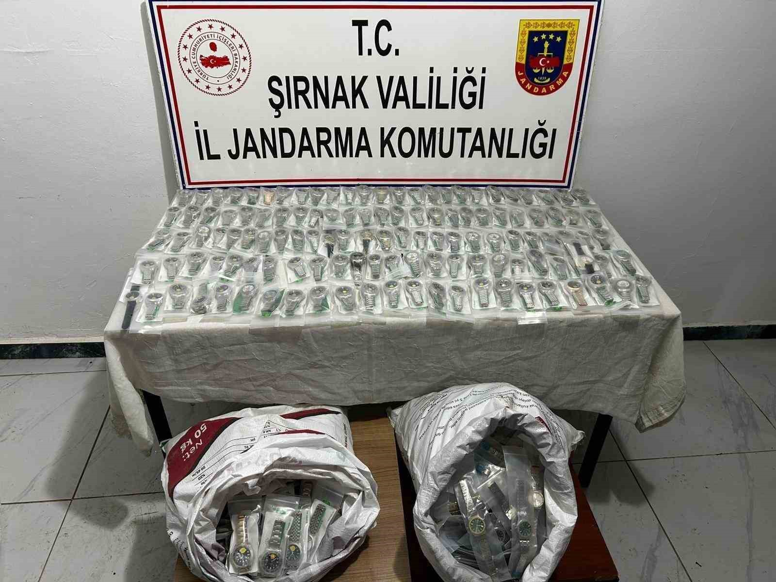 Şırnak’ta 14 milyonluk kaçak ürün ele geçirildi, aranan 52 şahıs yakalandı