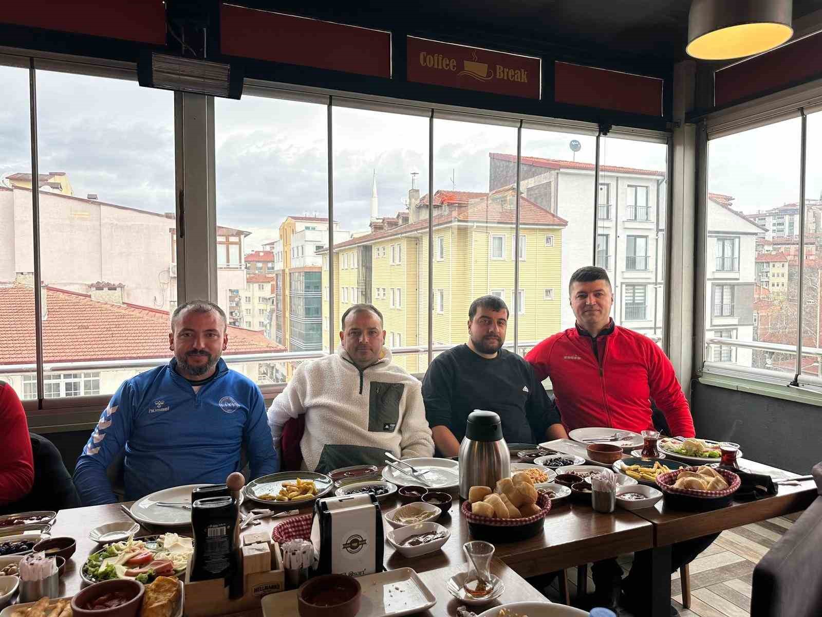 Şampiyon olan 1299 Bilecik Kulübü kahvaltıda buluştu