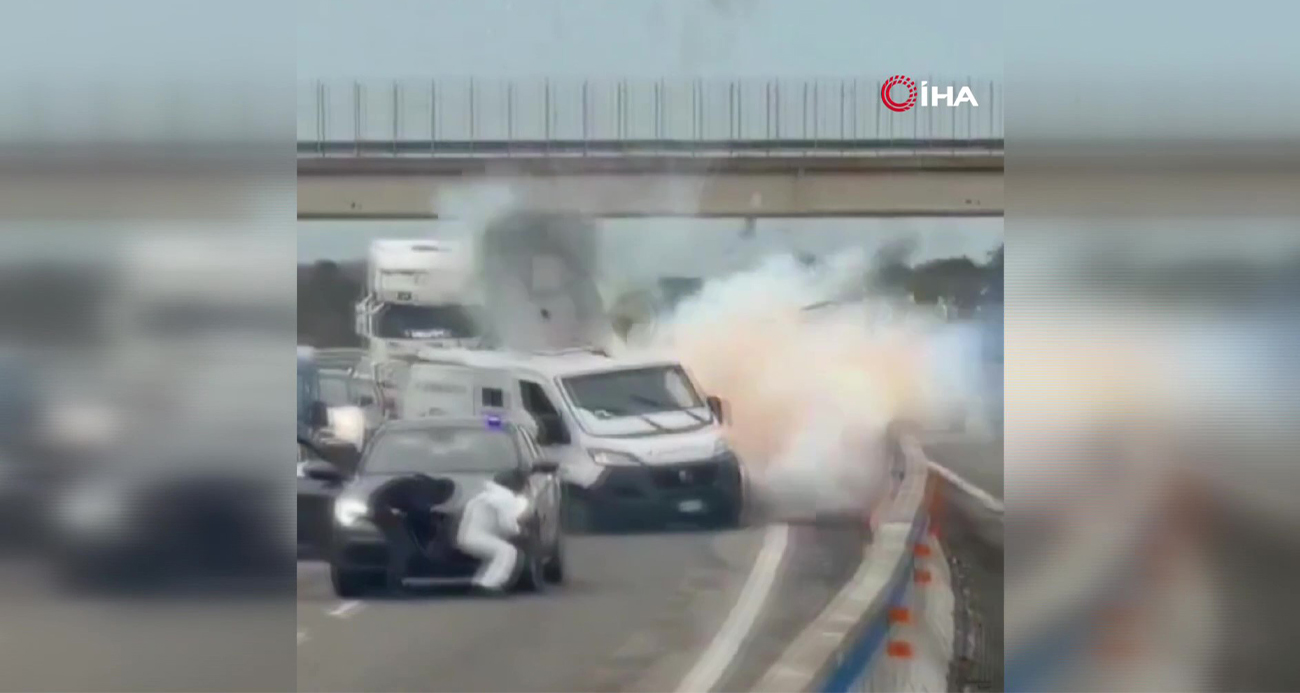 İtalya’da silahlı soyguncular zırhlı para nakil aracını soydu