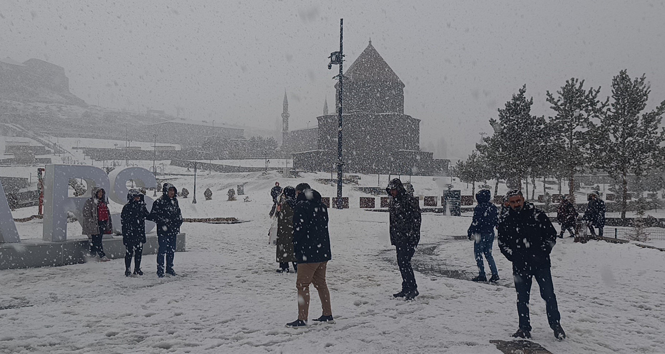 Meteoroloji uyarmıştı: Kars’ta yoğun kar yağışı başladı