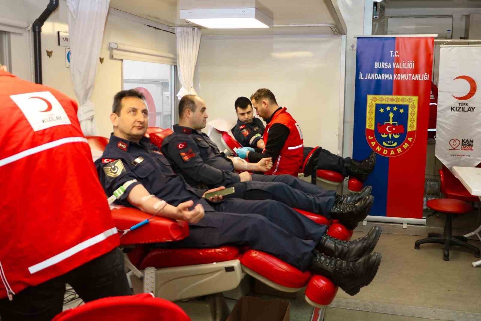Bursa Jandarması’ndan Kızılay’a anlamlı katkı