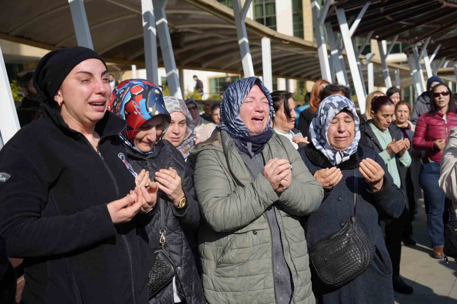Görev yaptığı adliyede ölü bulunan güvenlik görevlisi gözyaşlarıyla uğurlandı