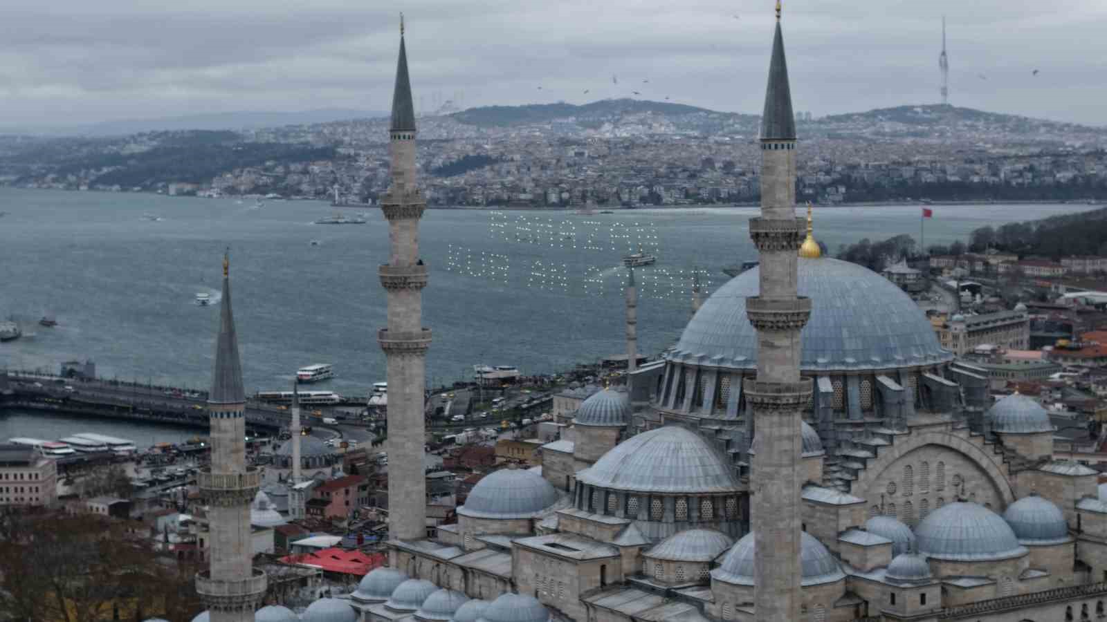 Ramazan-ı Şerif’in müjdecisi mahyalar İstanbul’u süslemeye başladı