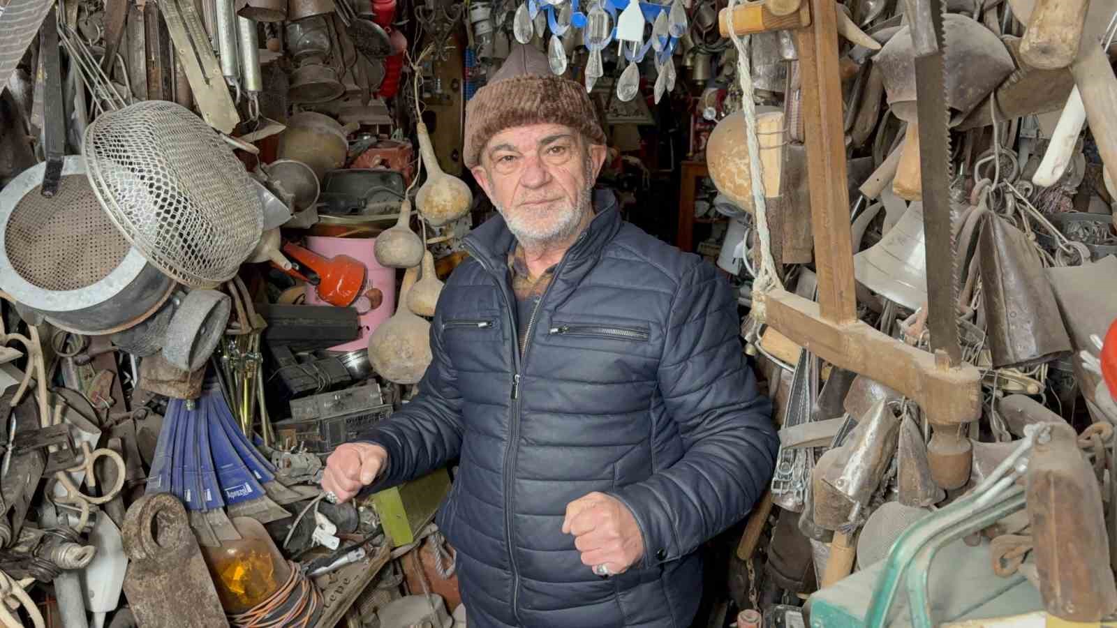 47 yıllık tutku servete dönüştü: antika dükkânında adım atacak yer yok