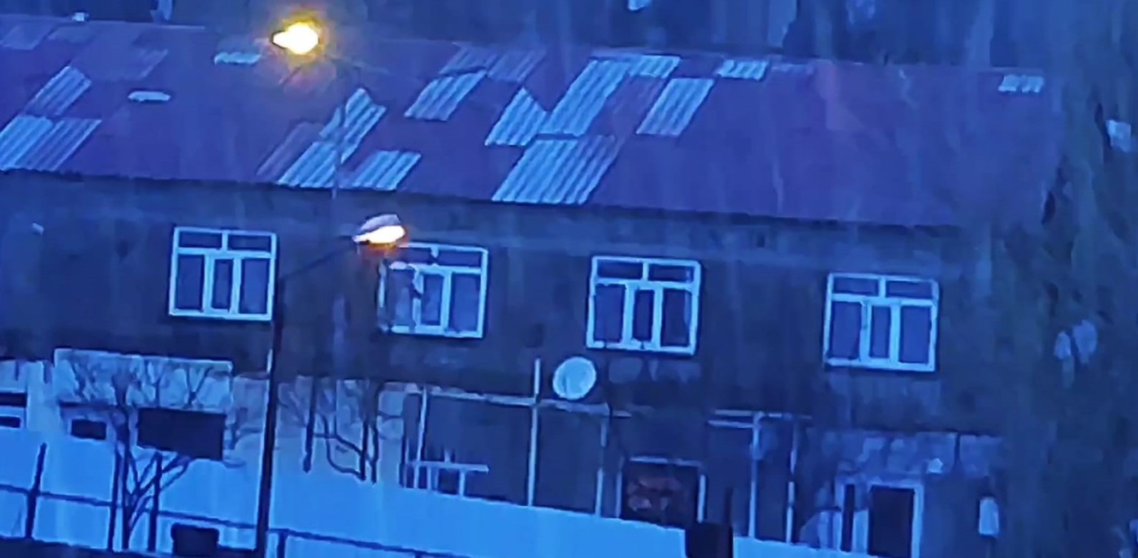 Bitlis’te çakan şimşekler geceyi gündüze çevirdi