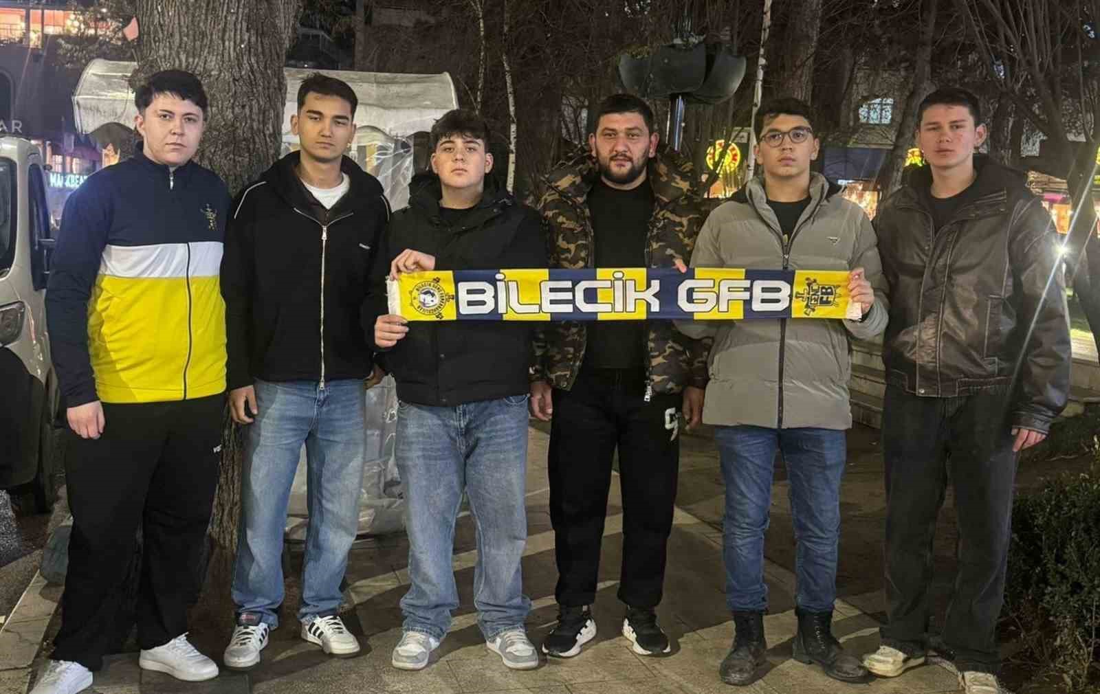 Genç Fenerbahçeliler depremzedeleri unutmadılar