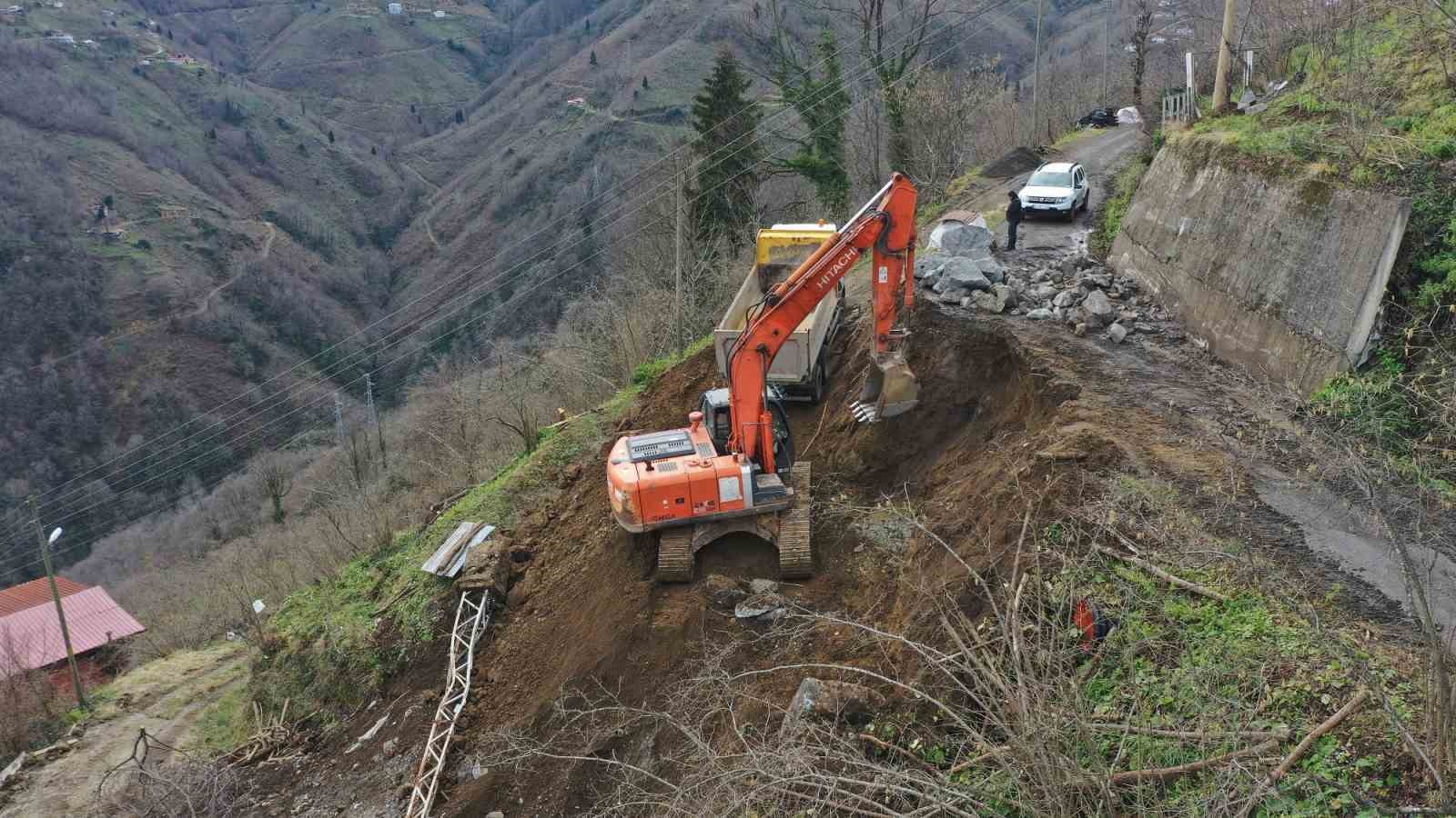 Ordu’da eriyen kar suları heyelanlara neden oldu