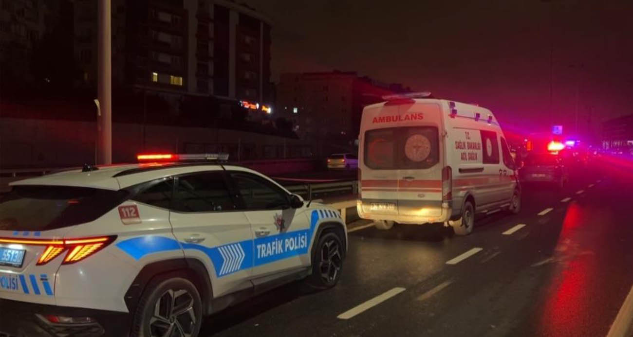 Küçükçekmece’de seyir halindeki motosiklet, temizlik aracının altına girdi: 2 ölü