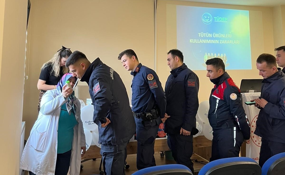 Jandarmadan Alaşehir’de toplu sigarayı bırakma adımı