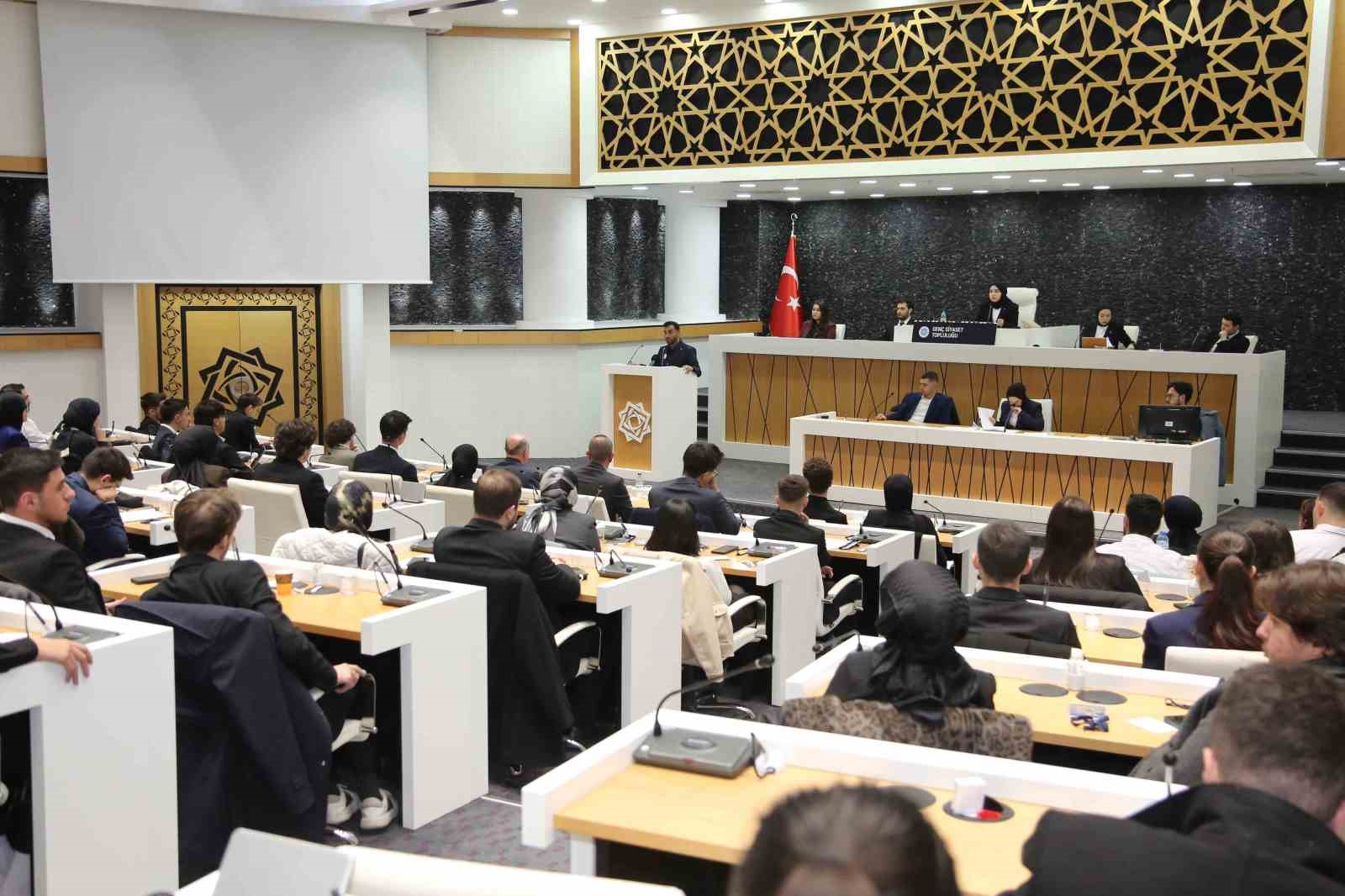 Başkan Kavuş, geleceğin siyasetçileri ve bürokratlarıyla buluştu