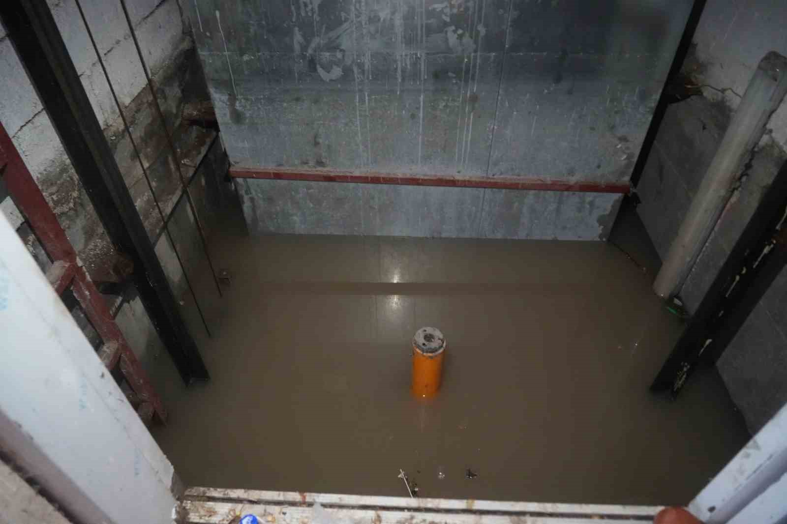 Niğde’nin Çiftlik ilçesinde yağışın ardından taşkınlar yaşandı