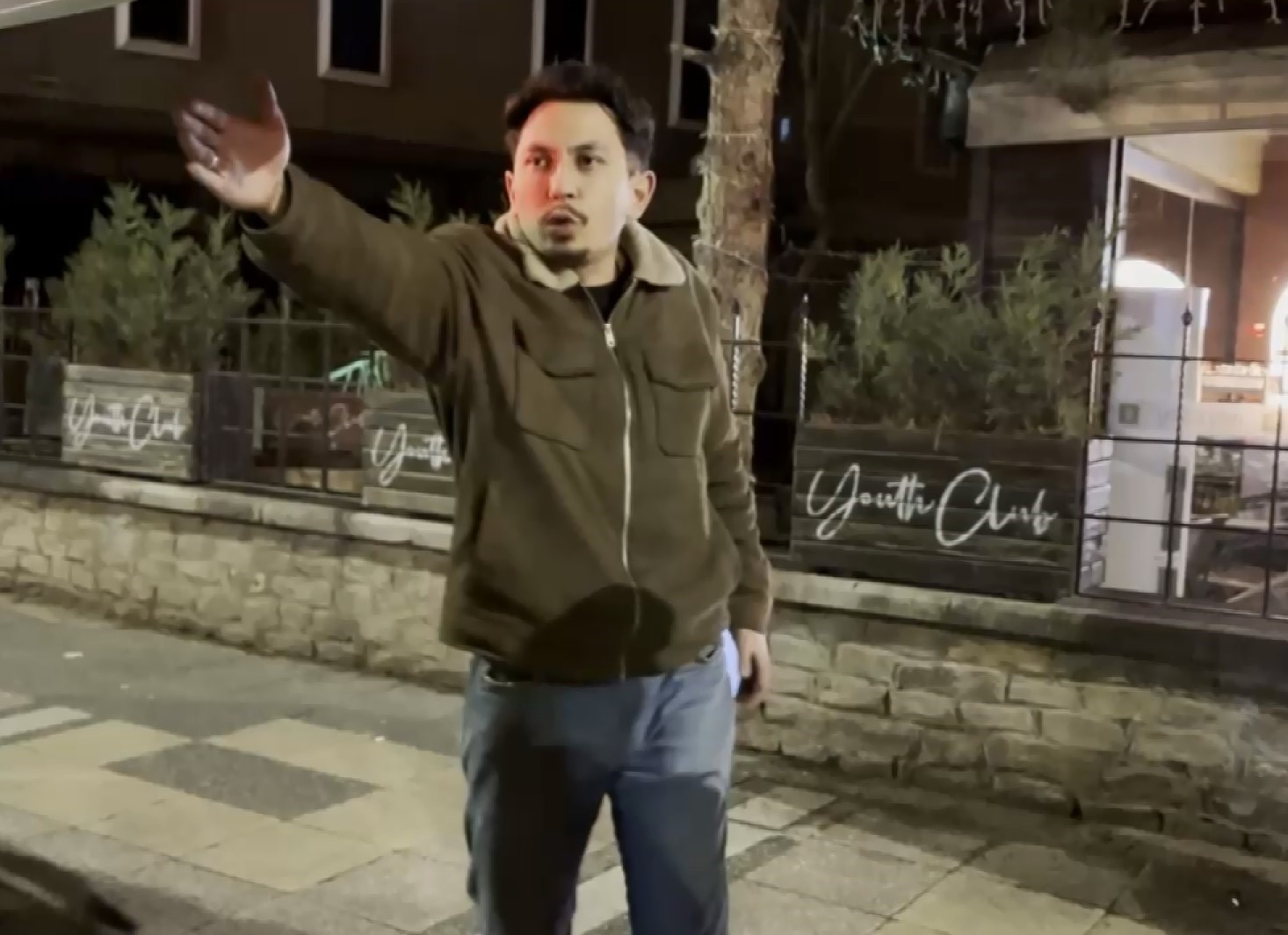 Polise zor anlar yaşattı, gazeteciyi görünce 