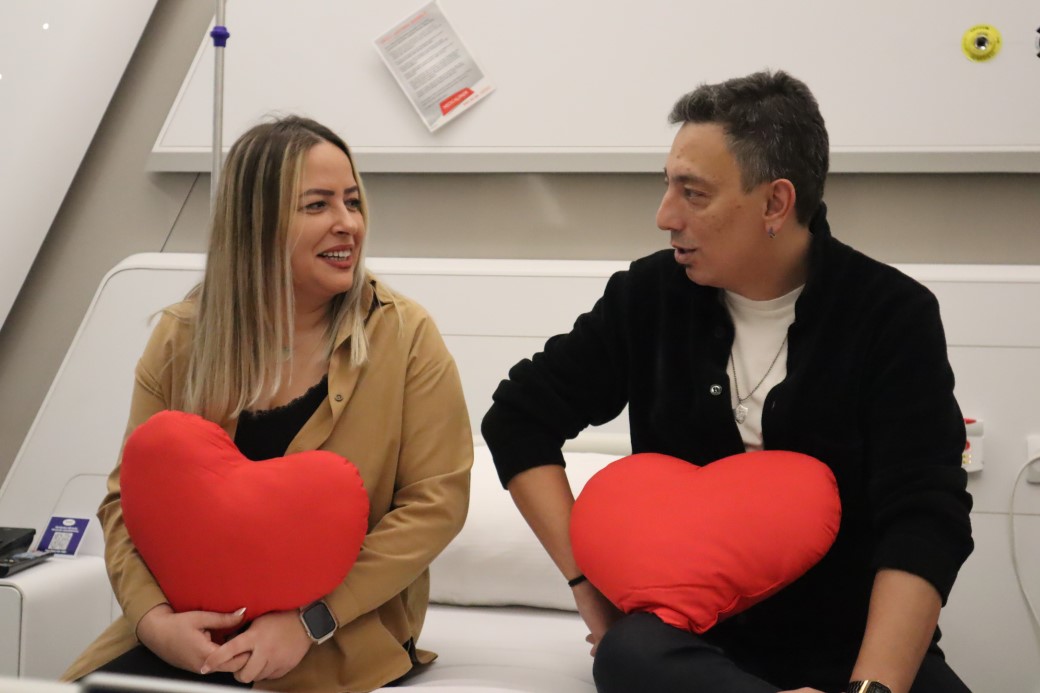 Sevgililer Günü’nde hayat veren bağ: Bağışladığı karaciğeriyle sevdiğine umut oldu