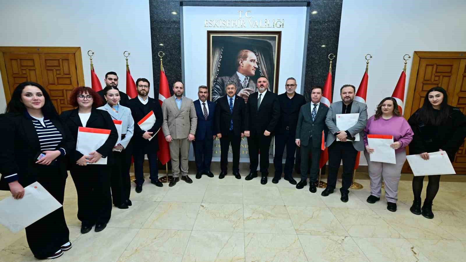 Gazeteciler basın kartlarını Vali Yılmaz’dan aldı