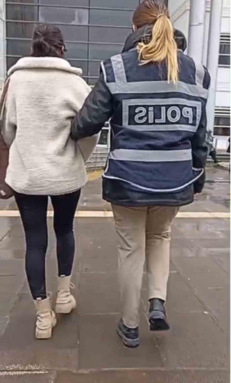 Hapis cezasıyla aranan kadın hırsız Defne’de yakalandı