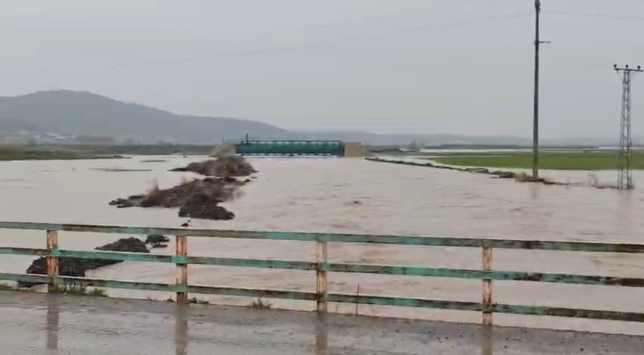 İslahiye’de sağanak sonrası ev ve tarlaları su bastı