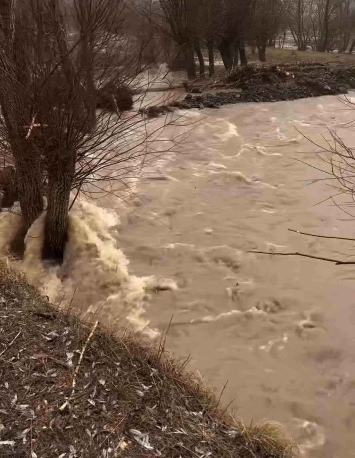 Çankırı’da sağanak sonrası baraj taştı