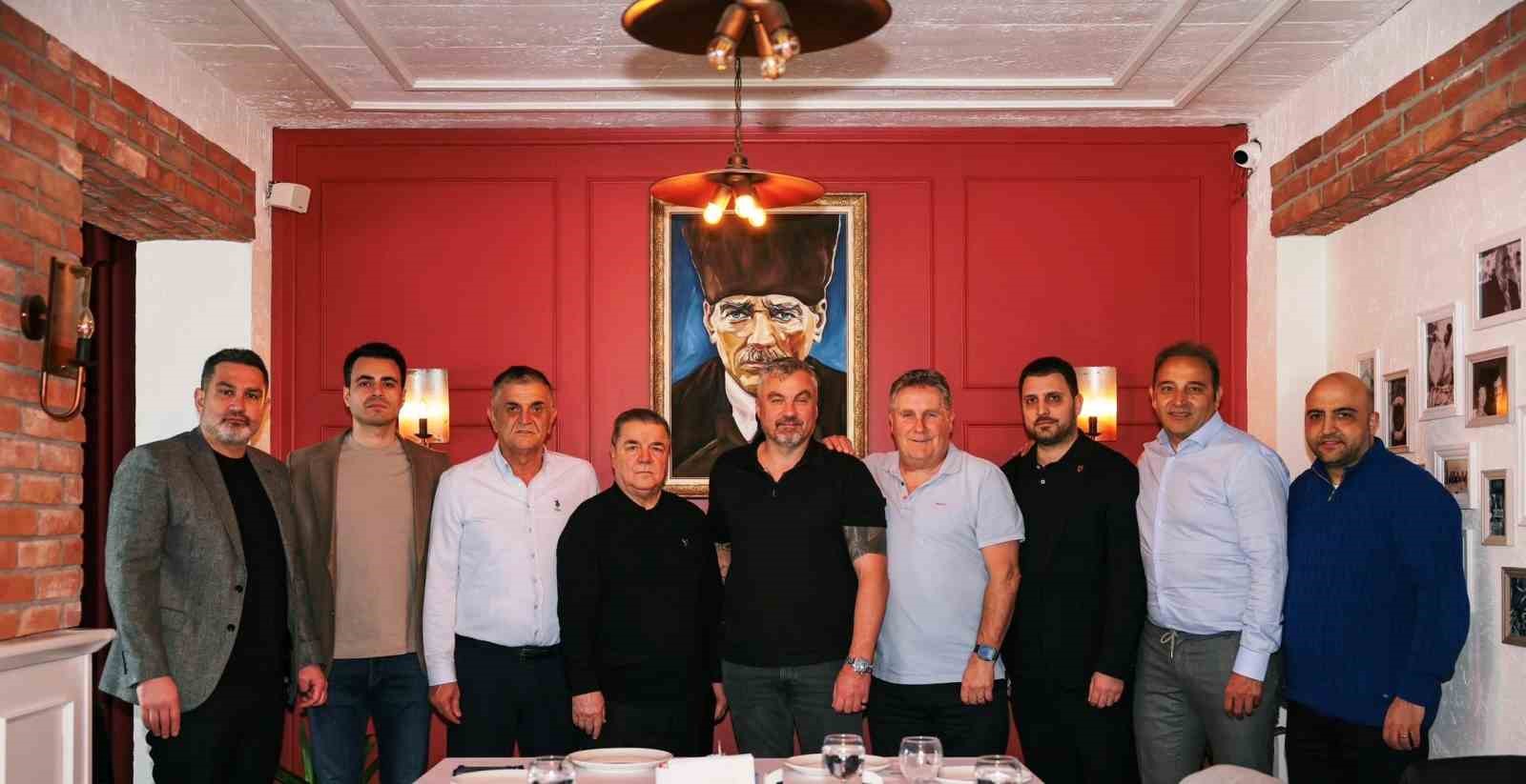 Samsunspor’un yeni Teknik Direktörü Fink, Samsun’a geldi