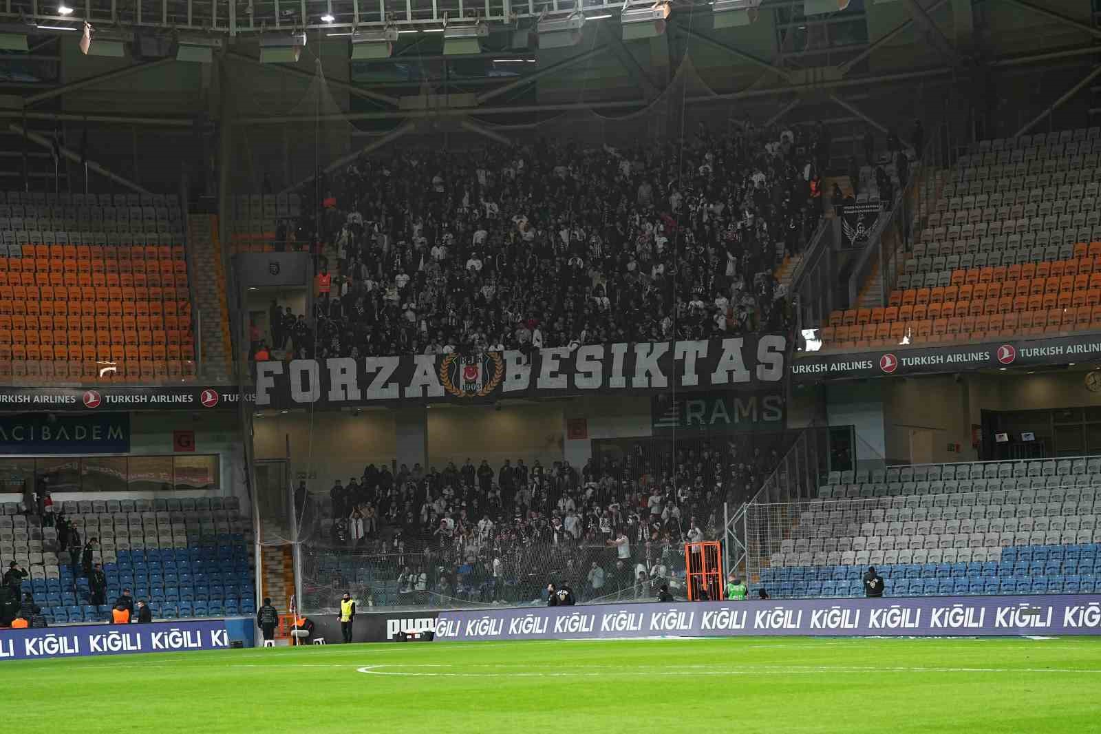 Trendyol Süper Lig: RAMS Başakşehir: 0 - Beşiktaş: 0 (Maç devam ediyor)