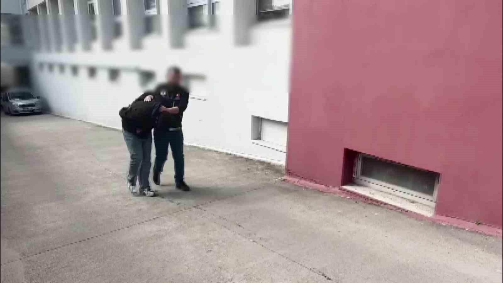 Evinde kokain, sentetik ecza, metamfetamin yakalatan şüpheli: 