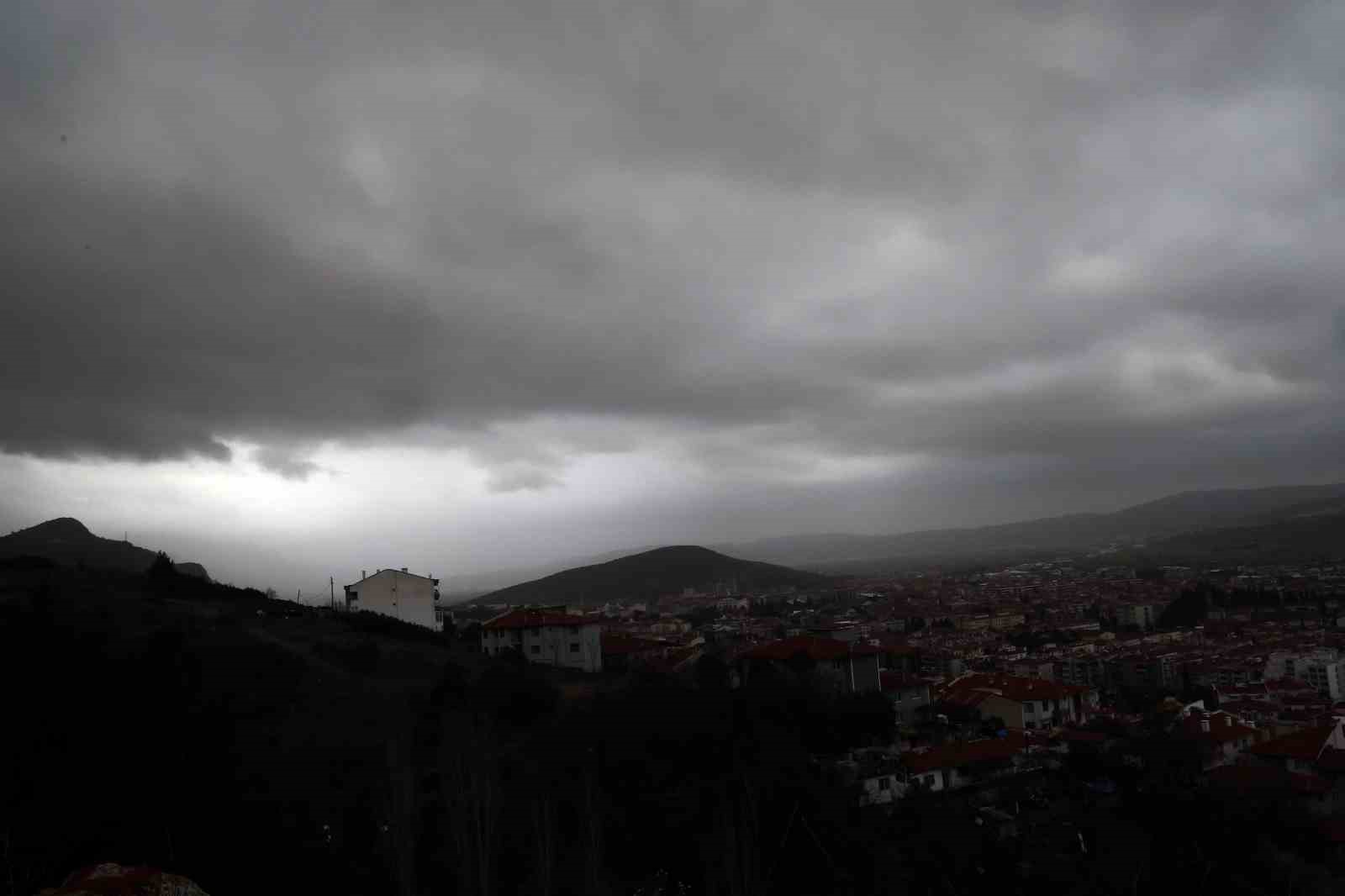 Afrika toz bulutu Muğla semalarını siyaha bürüdü