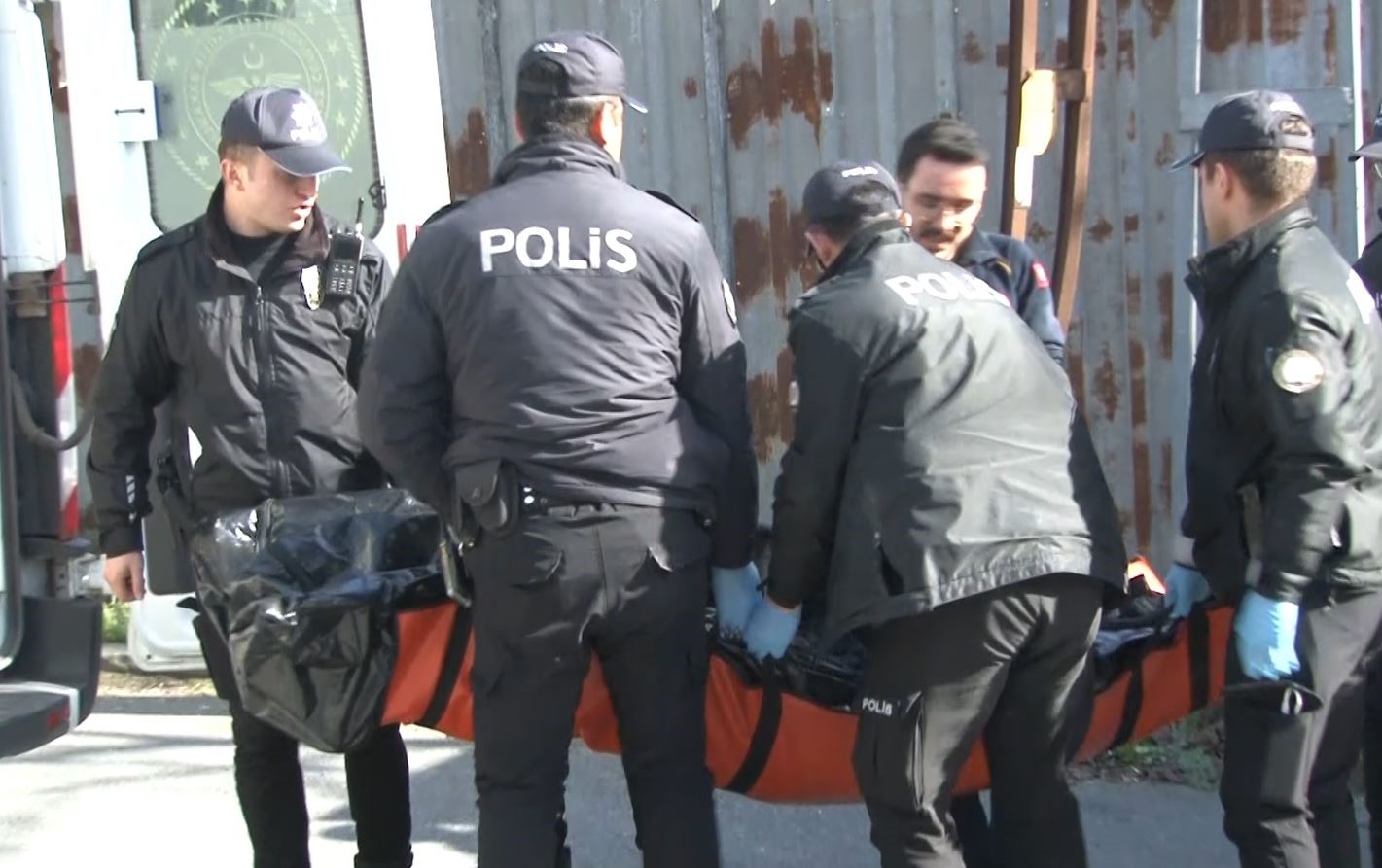 Gaziosmanpaşa’da boş bir arazide erkek cesedi bulundu