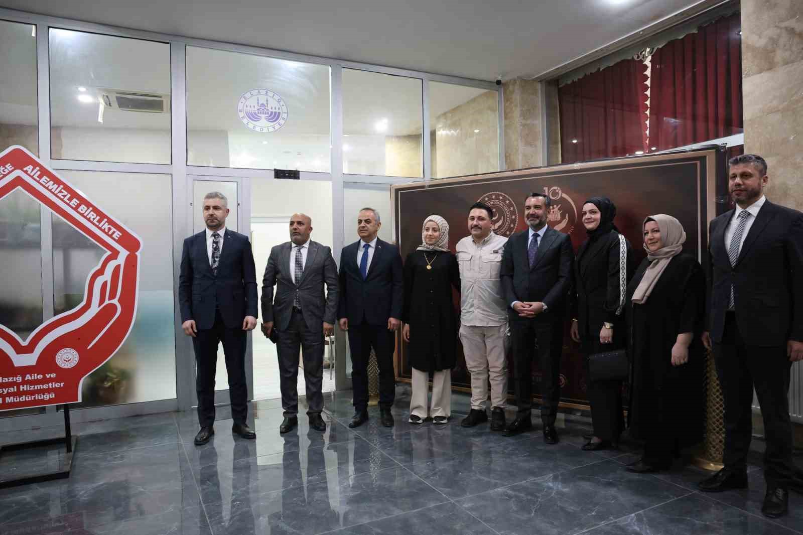 Bakan Göktaş’tan Elazığ’daki genç çiftlere sürpriz telefon: 51 milyon TL’lik dev destek