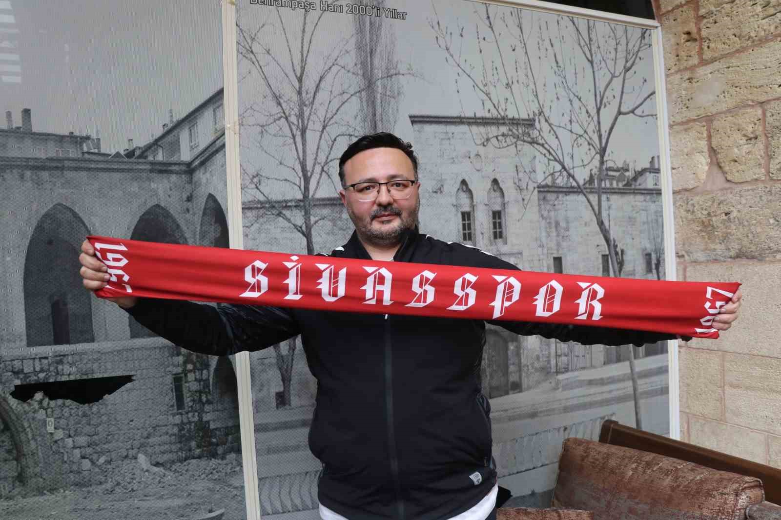 Sevgililer gününde eşini yalnız bırakıp Sivasspor’u seçti
