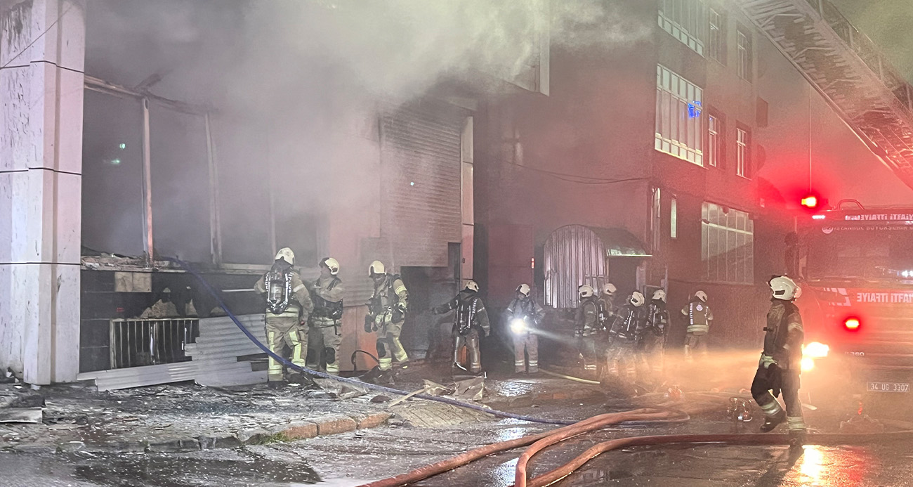 Bağcılar’da 4 katlı tekstil fabrikasında korkutan yangın