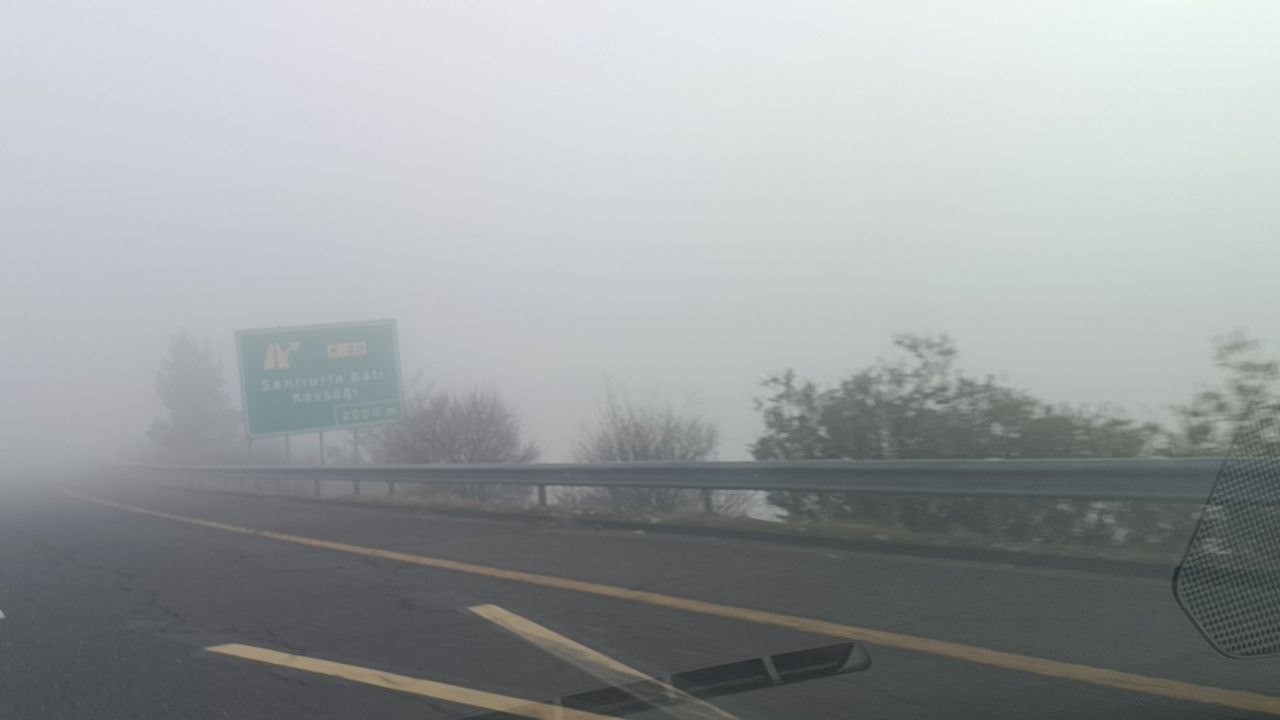 Şanlıurfa-Gaziantep yolunda yoğun sis etkili oldu