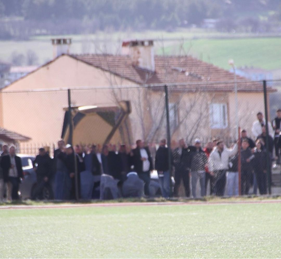 Deplasman yasağı olmasına rağmen taraftar alınmasına tepki