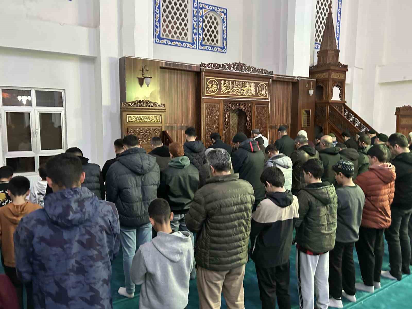 Van’da Ramazan ayının ilk teravih namazı kılındı