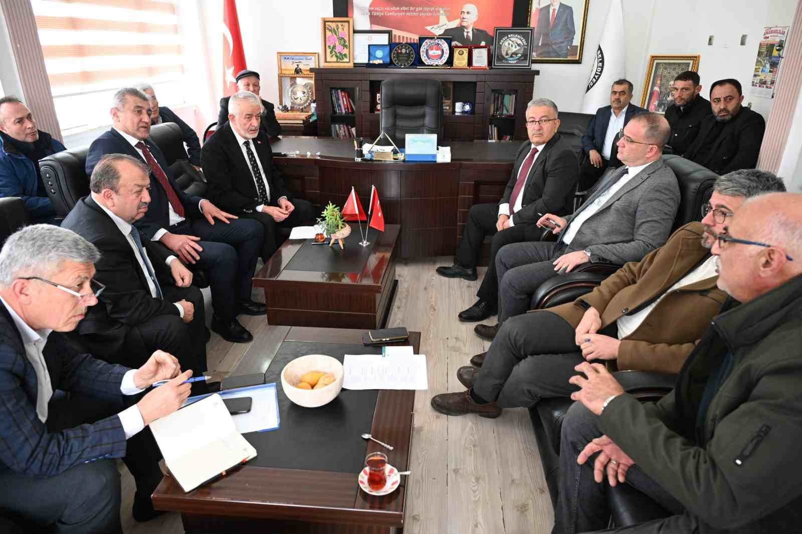 Başkan Şükrü Başdeğirmen Aksu’da muhtarların taleplerini dinledi