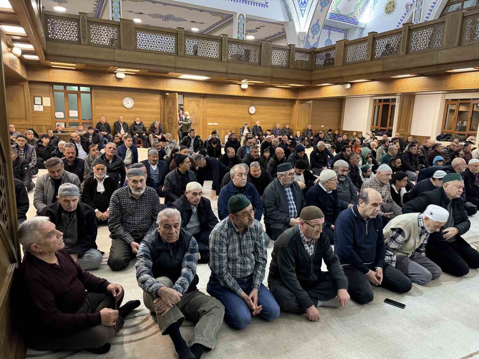 Kulu’da ilk teravih namazında camiler doldu