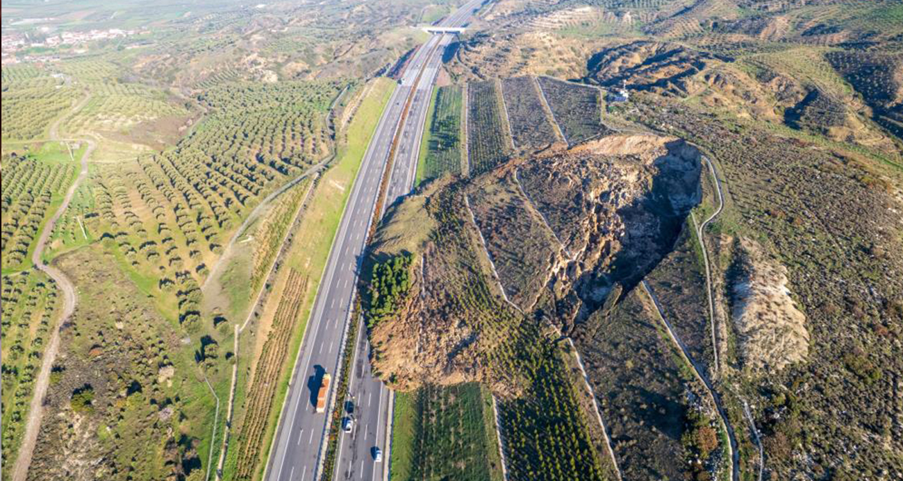 İzmir - İstanbul otoyolunda korkutan heyelan