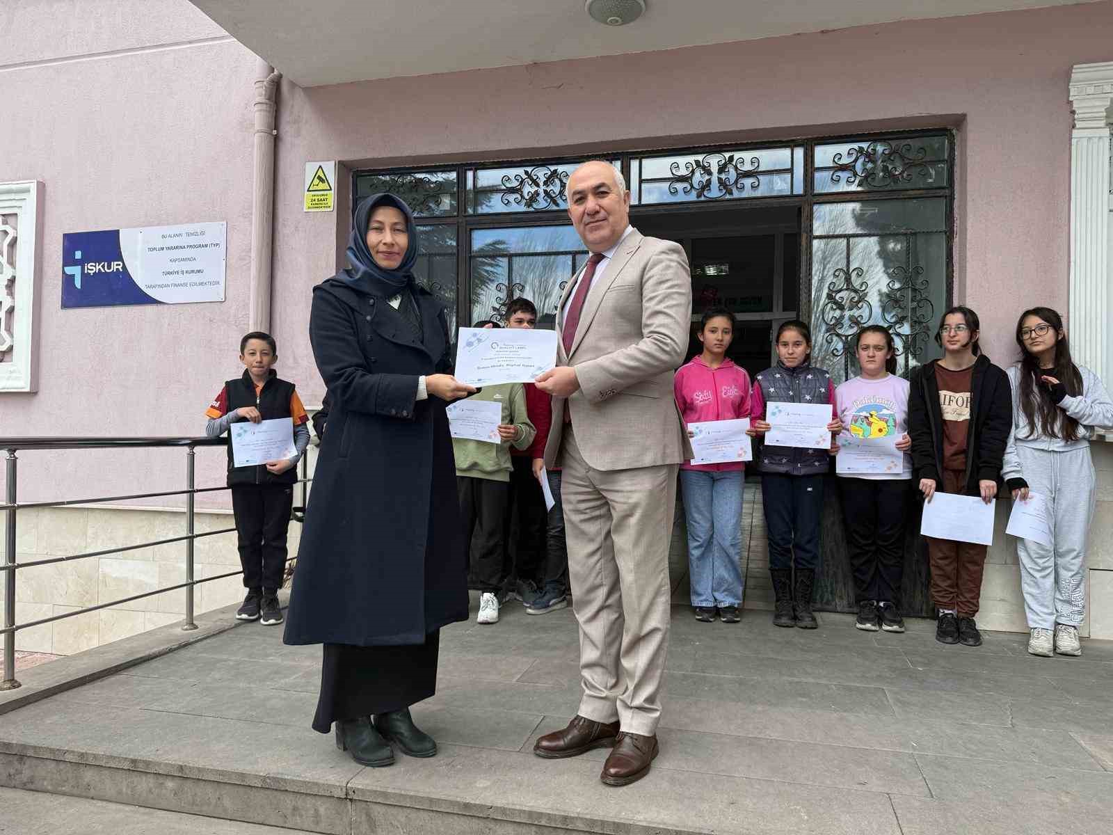 Emirdağ Gömü Ortaokulu, Avrupa’dan ‘eTwinning’ projesiyle ödülle döndü