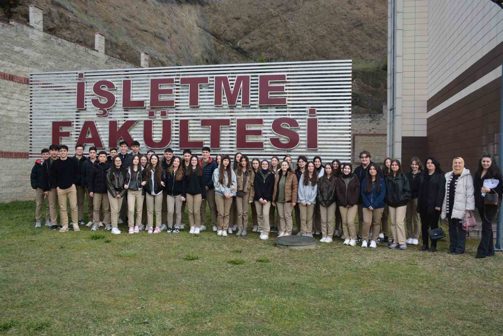 Liseli gençler Düzce Üniversitesi’nde