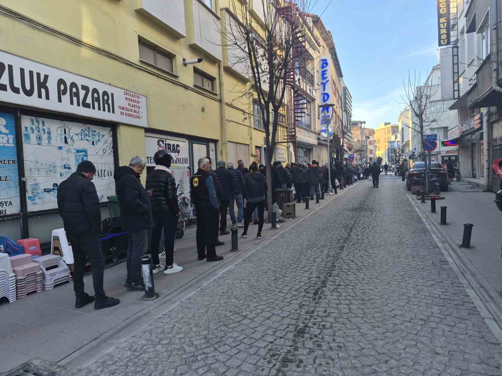 Eskişehir’de ilk iftar öncesi metrelerce 