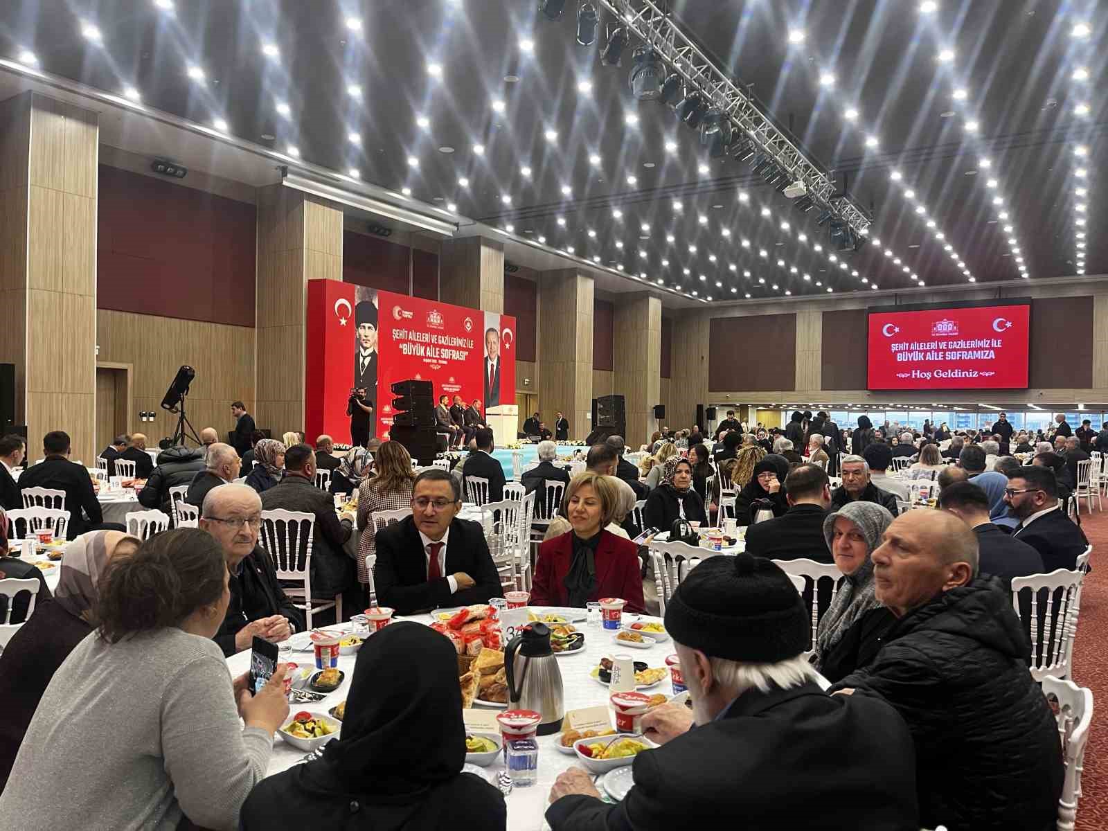 İstanbul Valisi Gül, şehit aileleri ve gazilerle iftarda buluştu