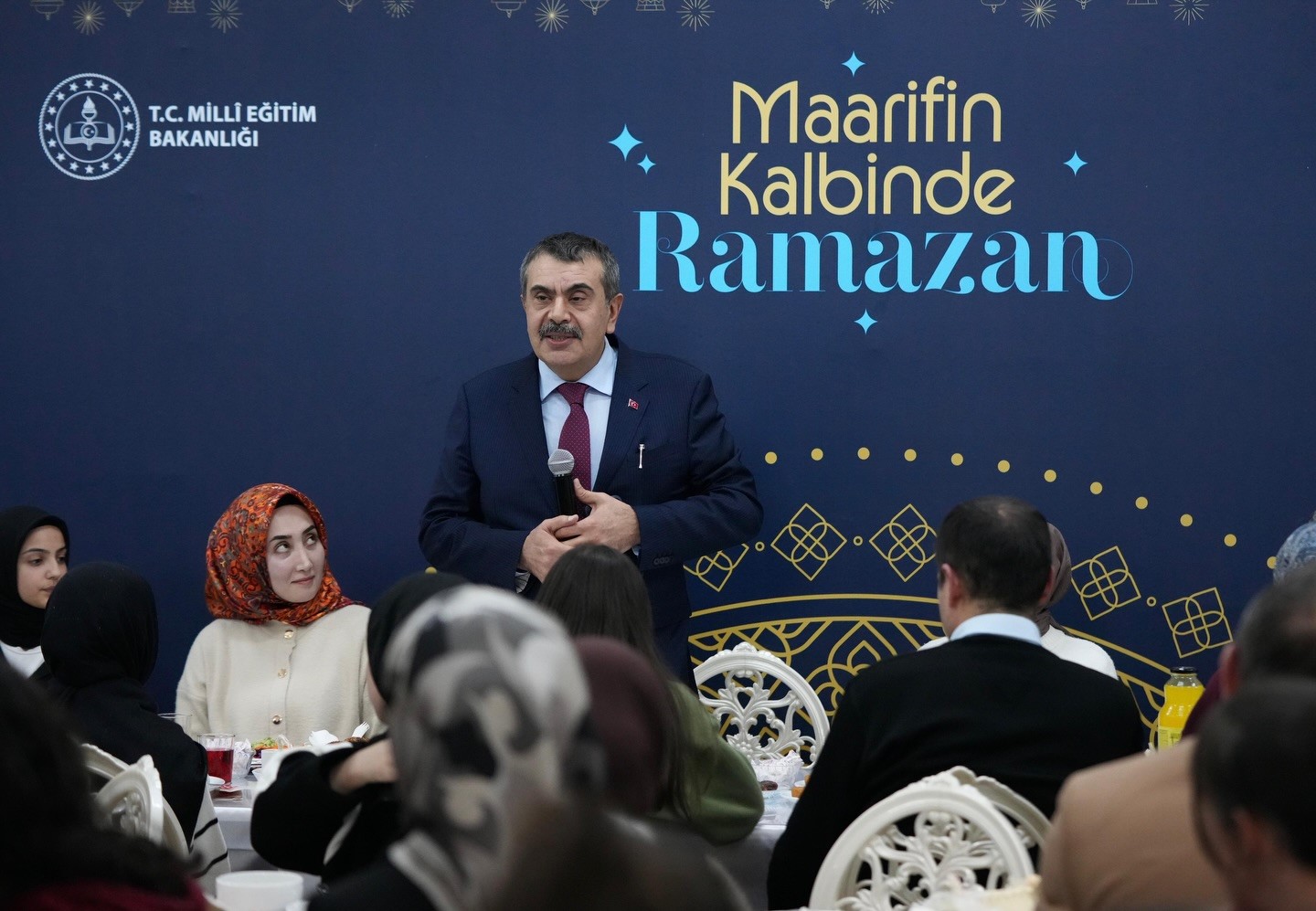 Milli Eğitim Bakanı Tekin, Erzurum’da şehit aileleri ve gazilerle buluştu, ilk iftarını öğrencilerle açtı