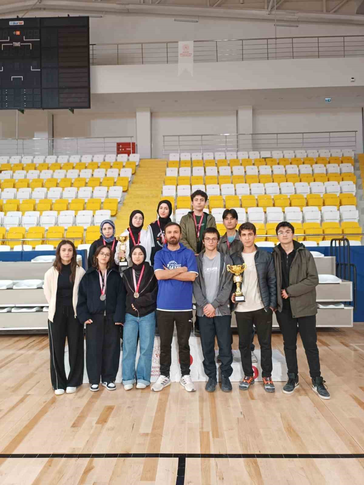 Bayburt Fen Lisesi öğrencilerinden satrançta başarı