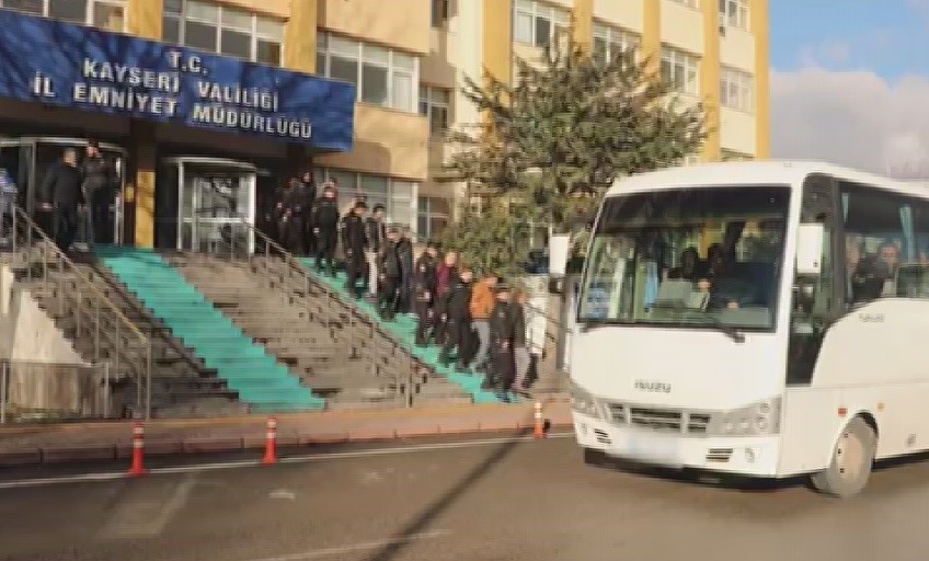 Kayseri’deki FETÖ operasyonunda 54 kişi tutuklandı
