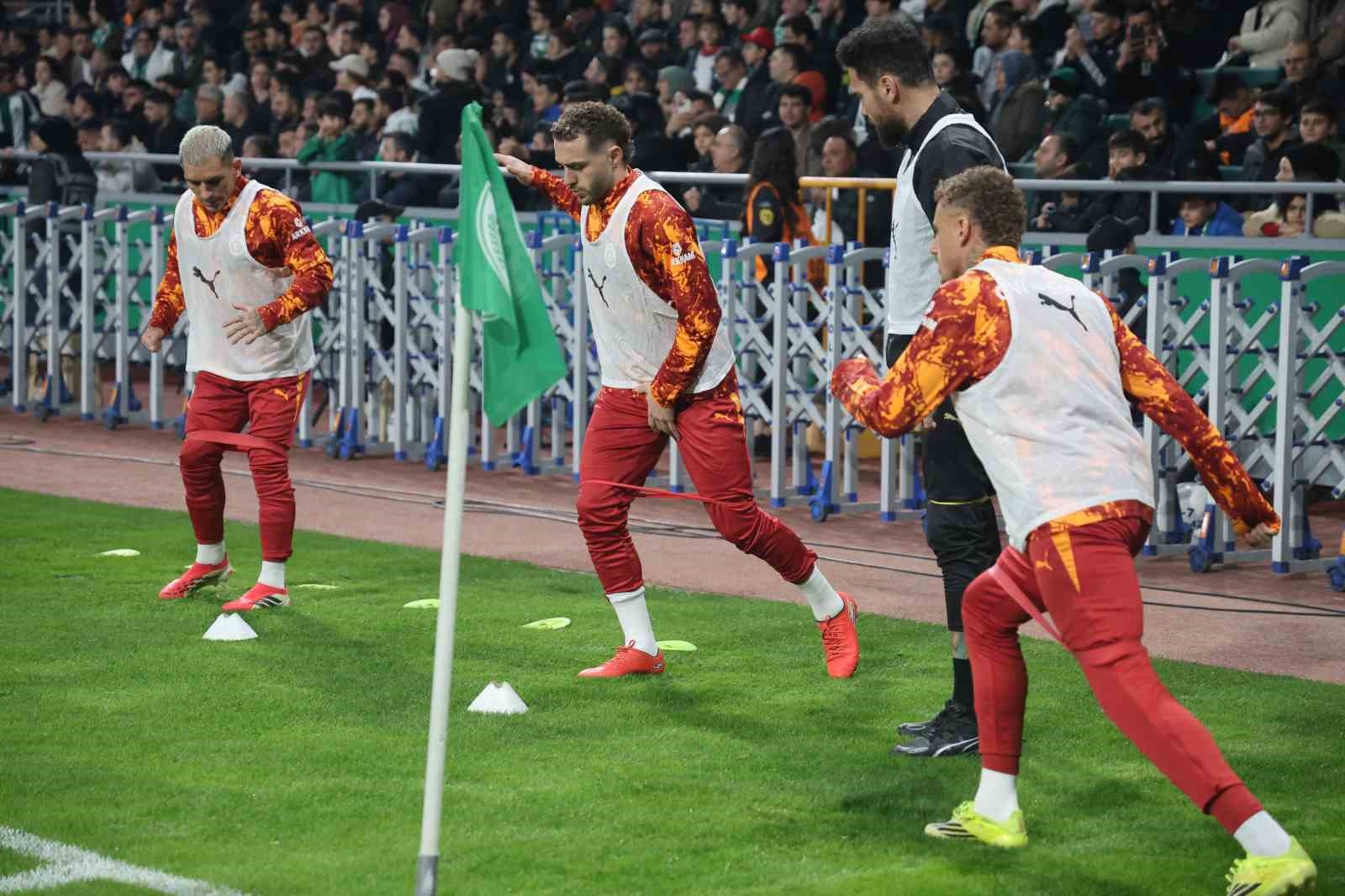 Trendyol Süper Lig: Konyaspor: 0 - Galatasaray: 0 (İlk yarı)